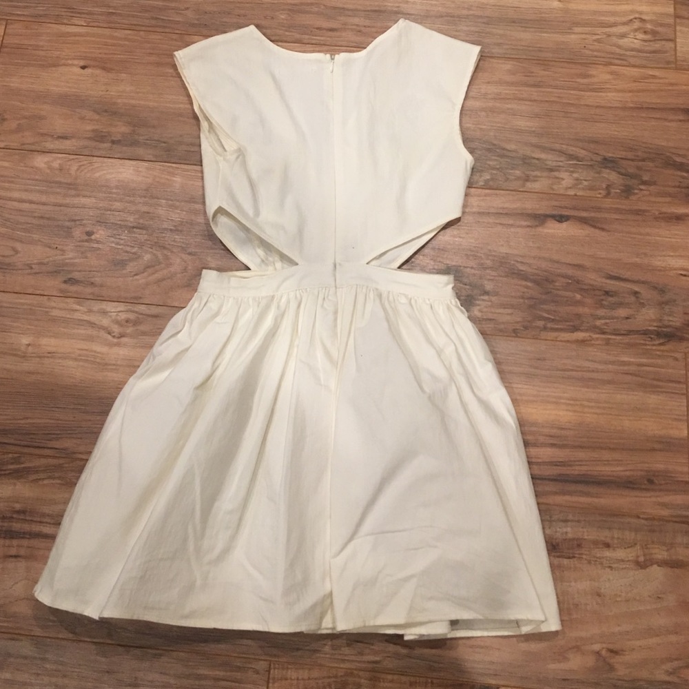 Ivory cut out sides dress - Picture 7 of 7